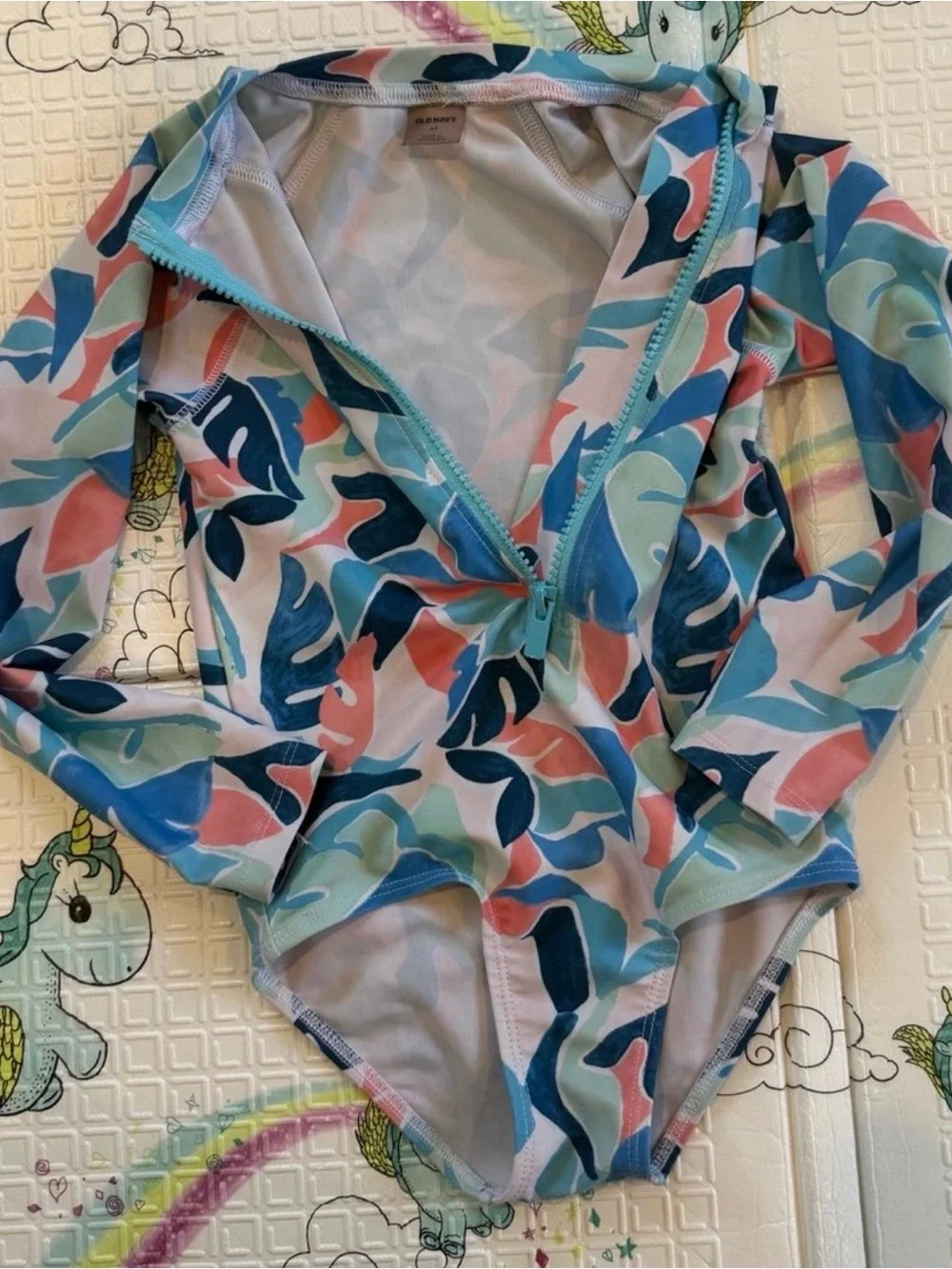 Old Navy Girls Long Sleeve One-Piece Swimsuit - Toddler swimsuit 4T - 50 SPF